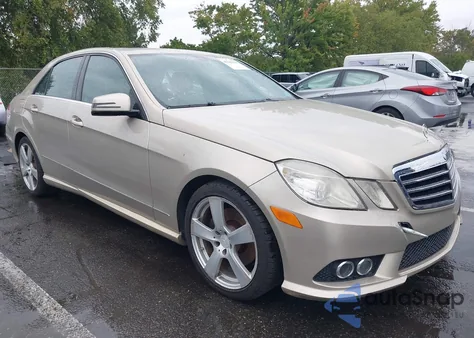 2010 Mercedes-Benz E 350 4Matic z USA, uszkodzony, nr VIN WDDHF8HB9AA131600